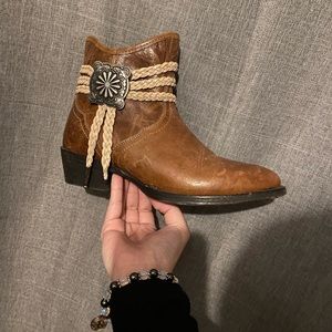 Selling Ariat ankle boots!